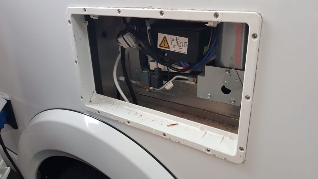 De absorptie camper en caravan koelkast koelt bij extreem warm